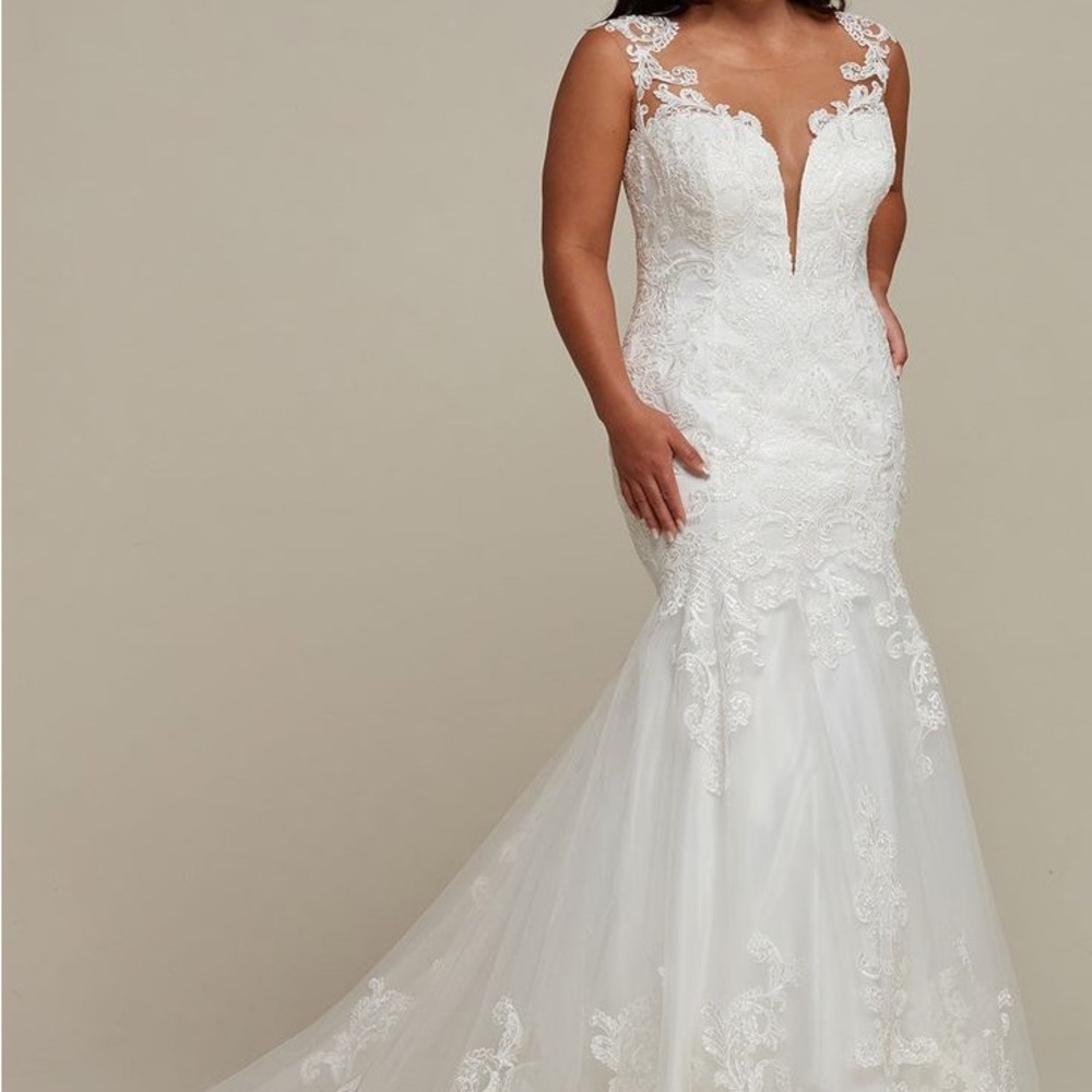 Elegant White Lace Wedding Dress